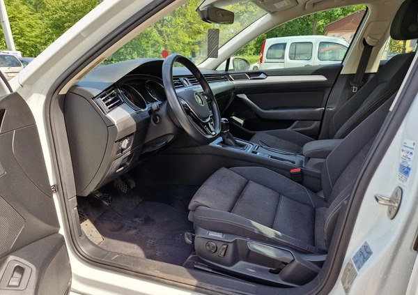 Volkswagen Passat cena 61900 przebieg: 114500, rok produkcji 2015 z Wrocław małe 92